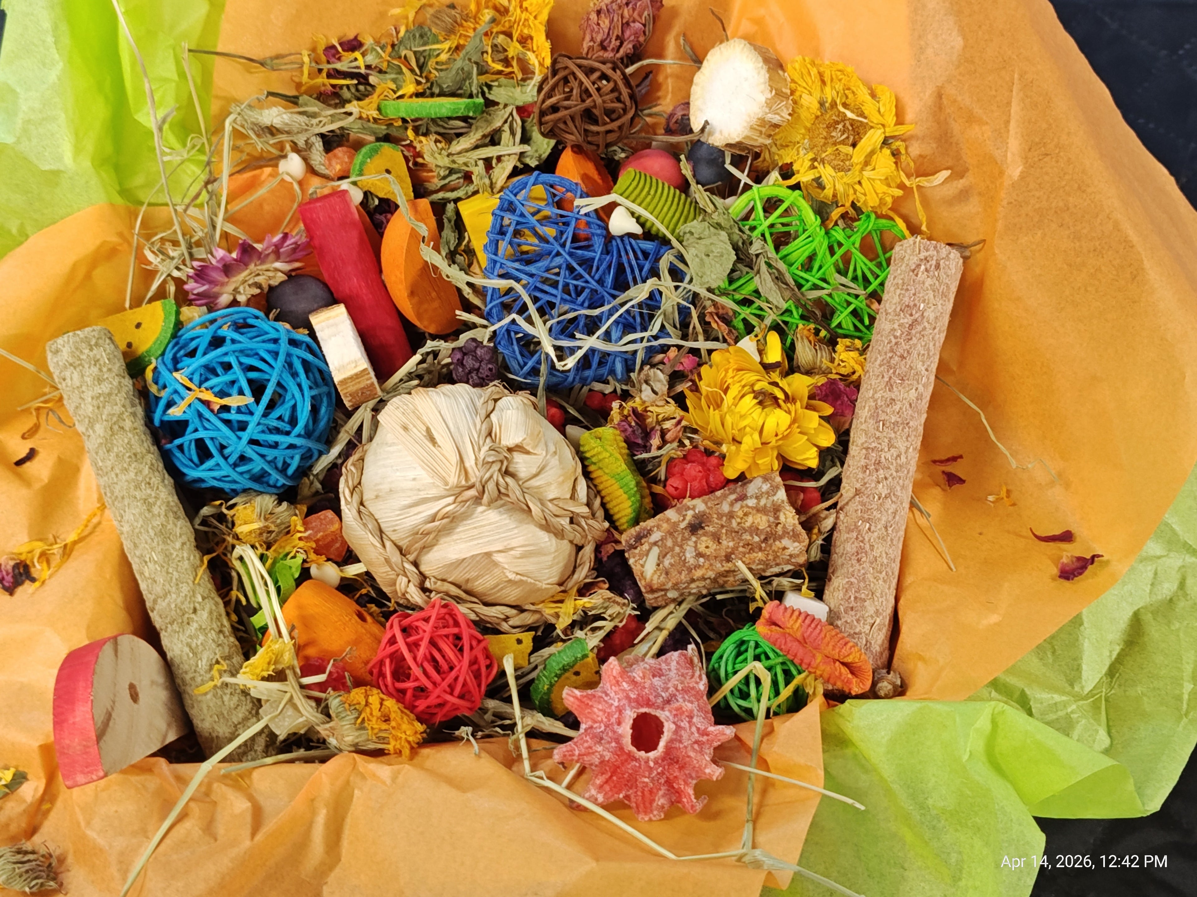 Ultimate Toy, Chew and Treat box for Guinea Pigs, Chinchillas, Rabbits & Rats